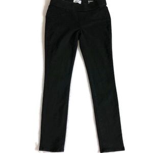 NWOT Sonoma skinny jeans. Black 4 P.